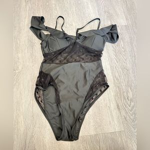 Nwot one-piece swimsuit